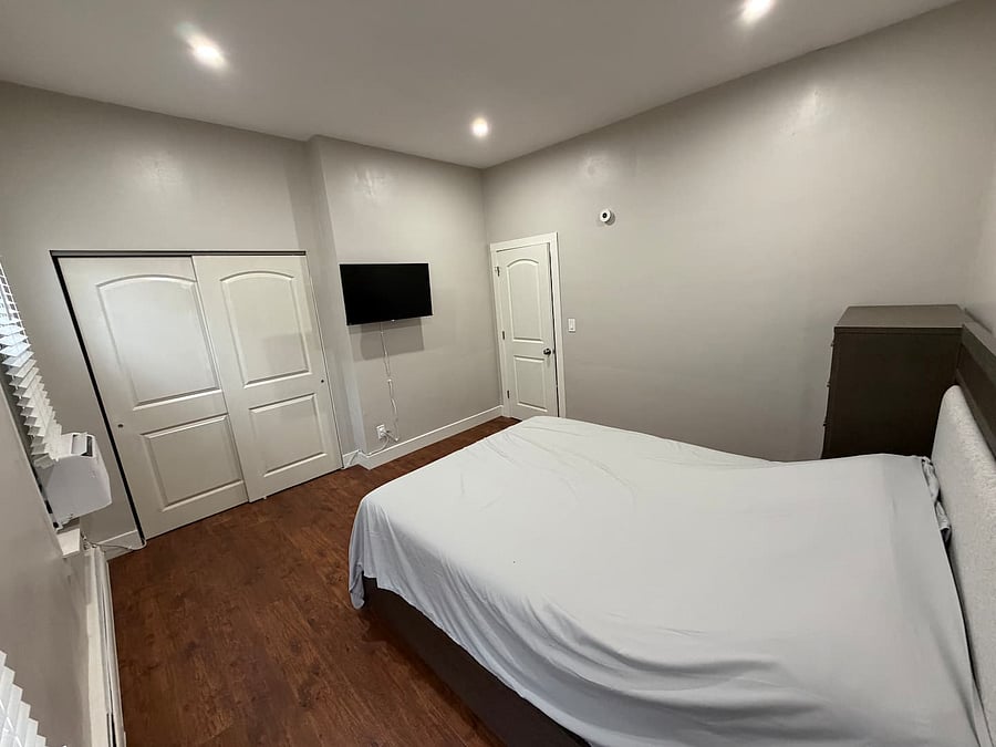 Bedroom 1 with brand new queen size mattress.