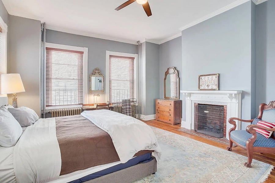 King size bedroom