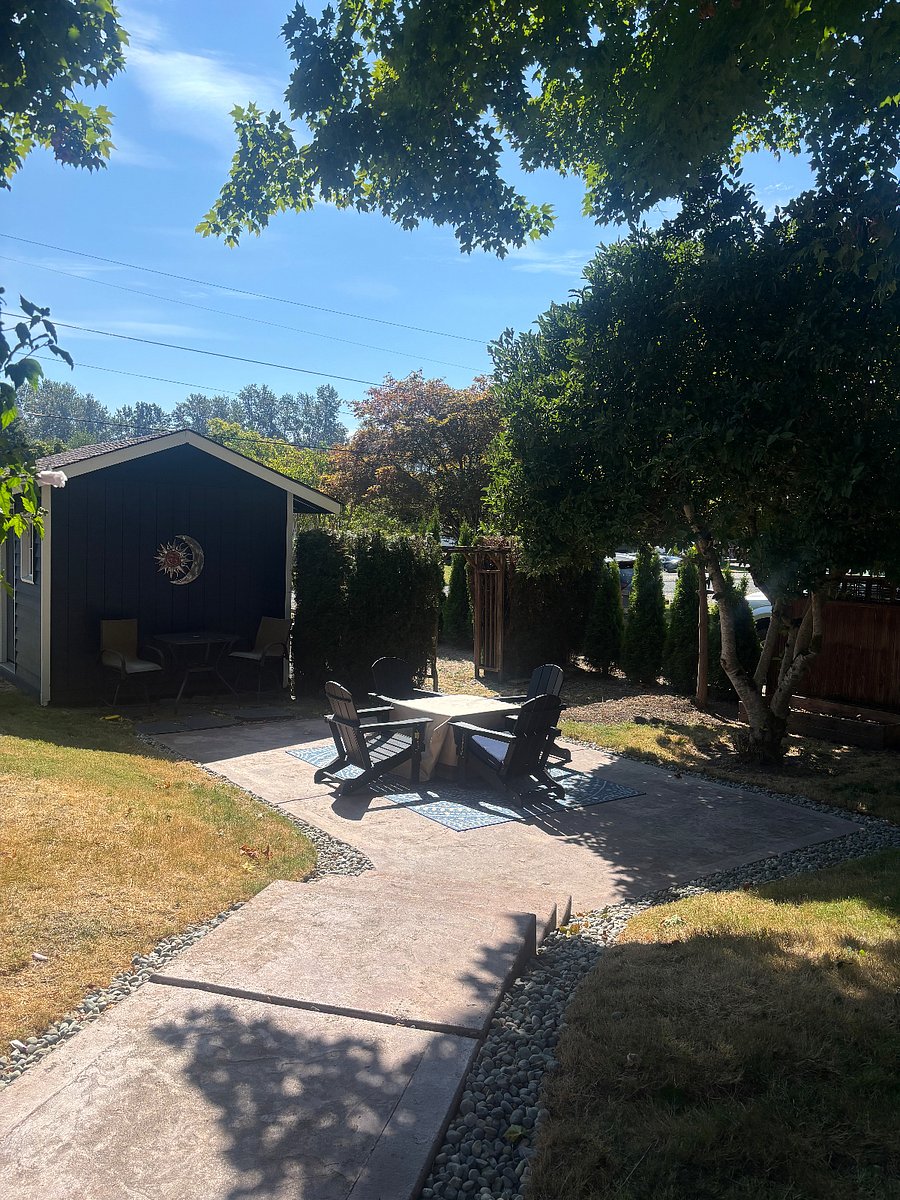 The patio has 2 levels and is a wonderful outdoor living space