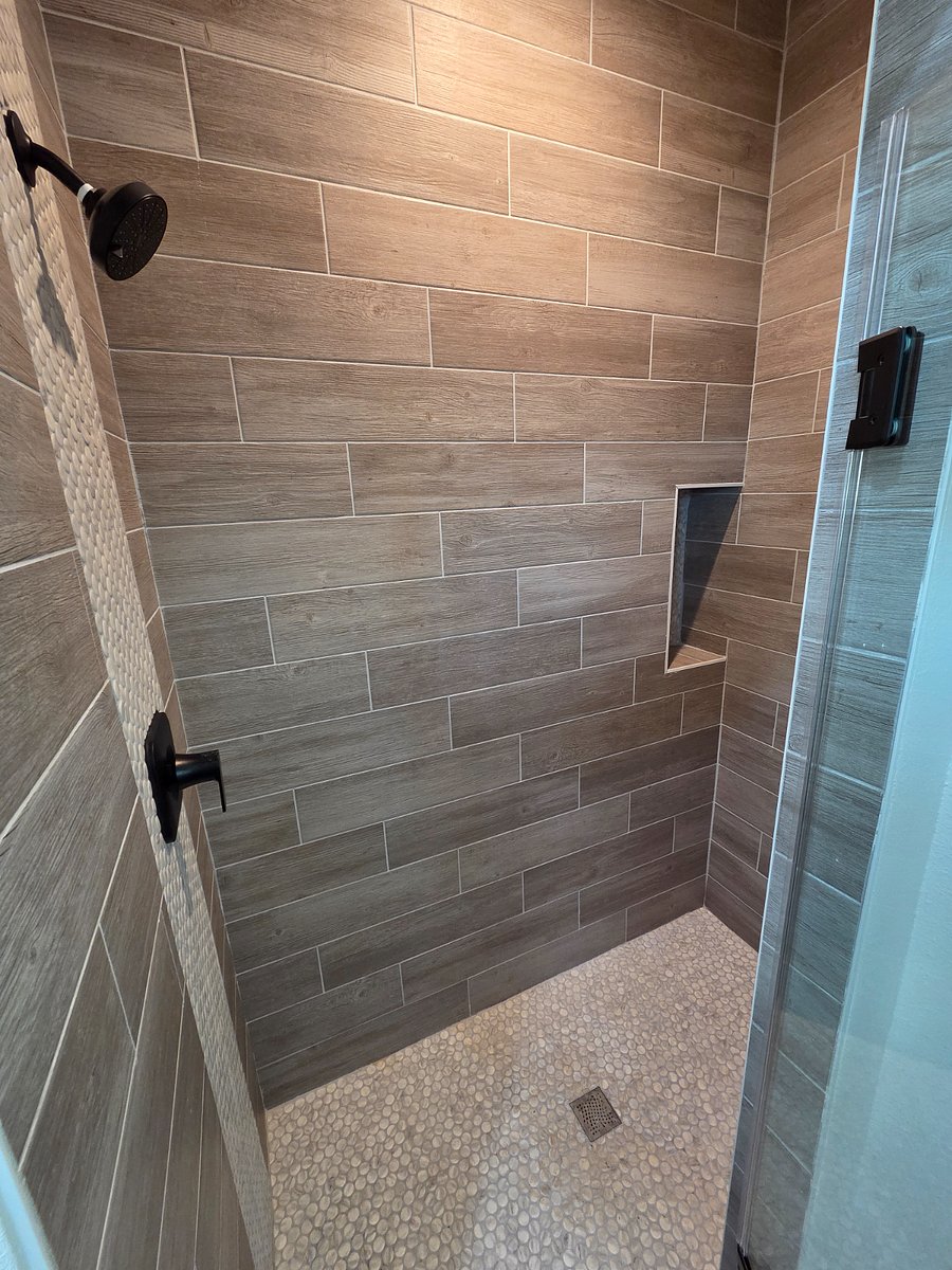 Guestroom shower