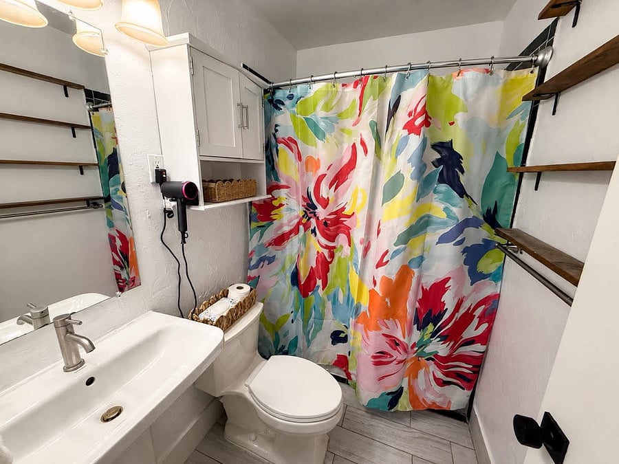 Bathroom, tub/shower combo