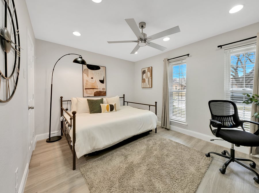Queen Bedroom & Workspace: Comfortable queen bedroom with a dedicated desk and office chair, giving you a convenient space to rest, work remotely, or catch up on emails.