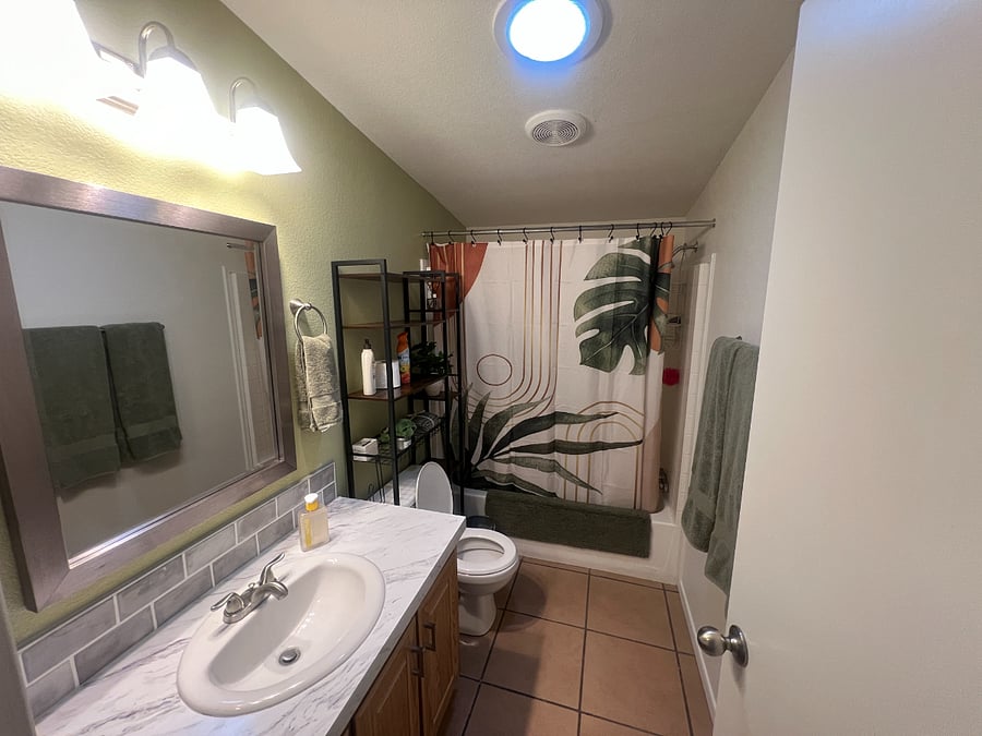 Guest bathroom 
