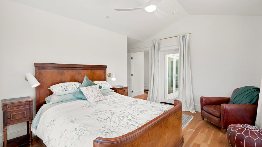 Queen bed