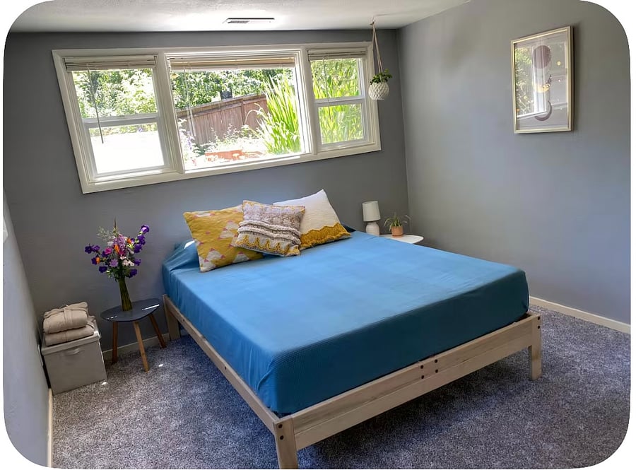 Queen size bed, windows with blinds and 2 huge closets