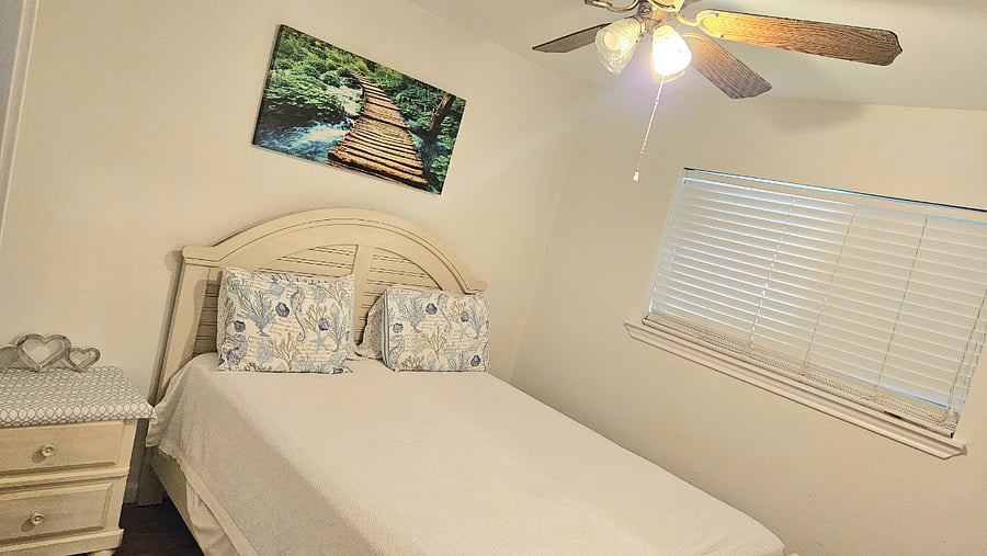 Third bedroom with queen size bed.