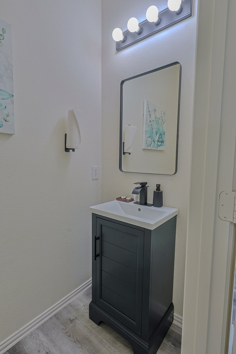 Furnished Finder property 1035467_1 photo 31