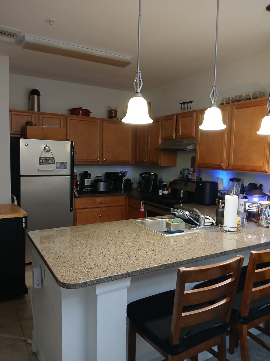 Large Gourmet Style Kitchen, all Stainless Steel Appliances, Dishwasher, Breakfast Bar..