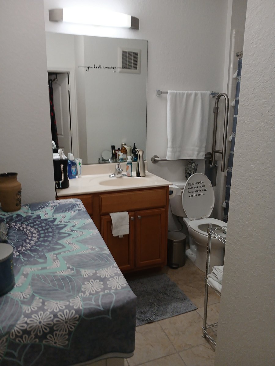 Main Bathroom, for your use..I have my own.