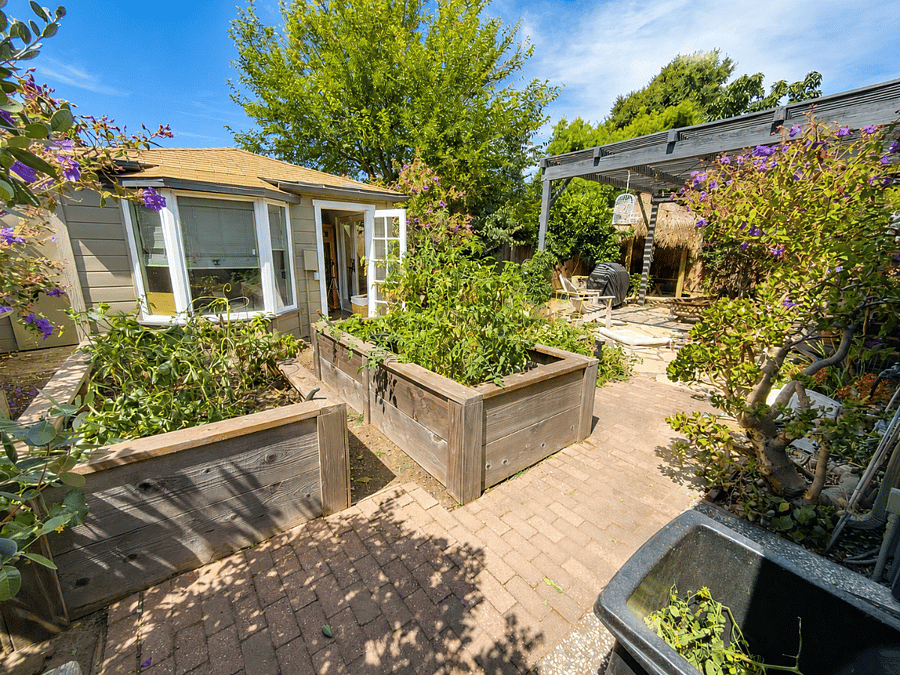 Detached Office and Vegetable Garden