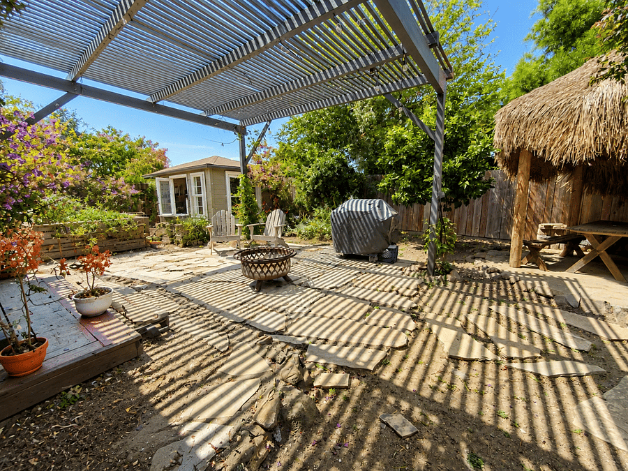 Partially Covered Patio 
Fire Pit & Bar-B-Q