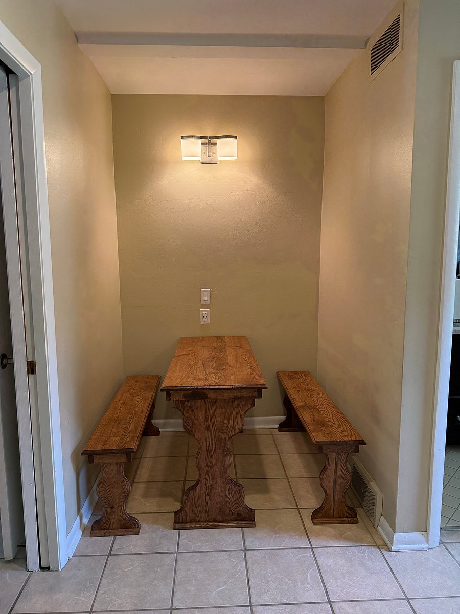 Kitchen Table/Nook