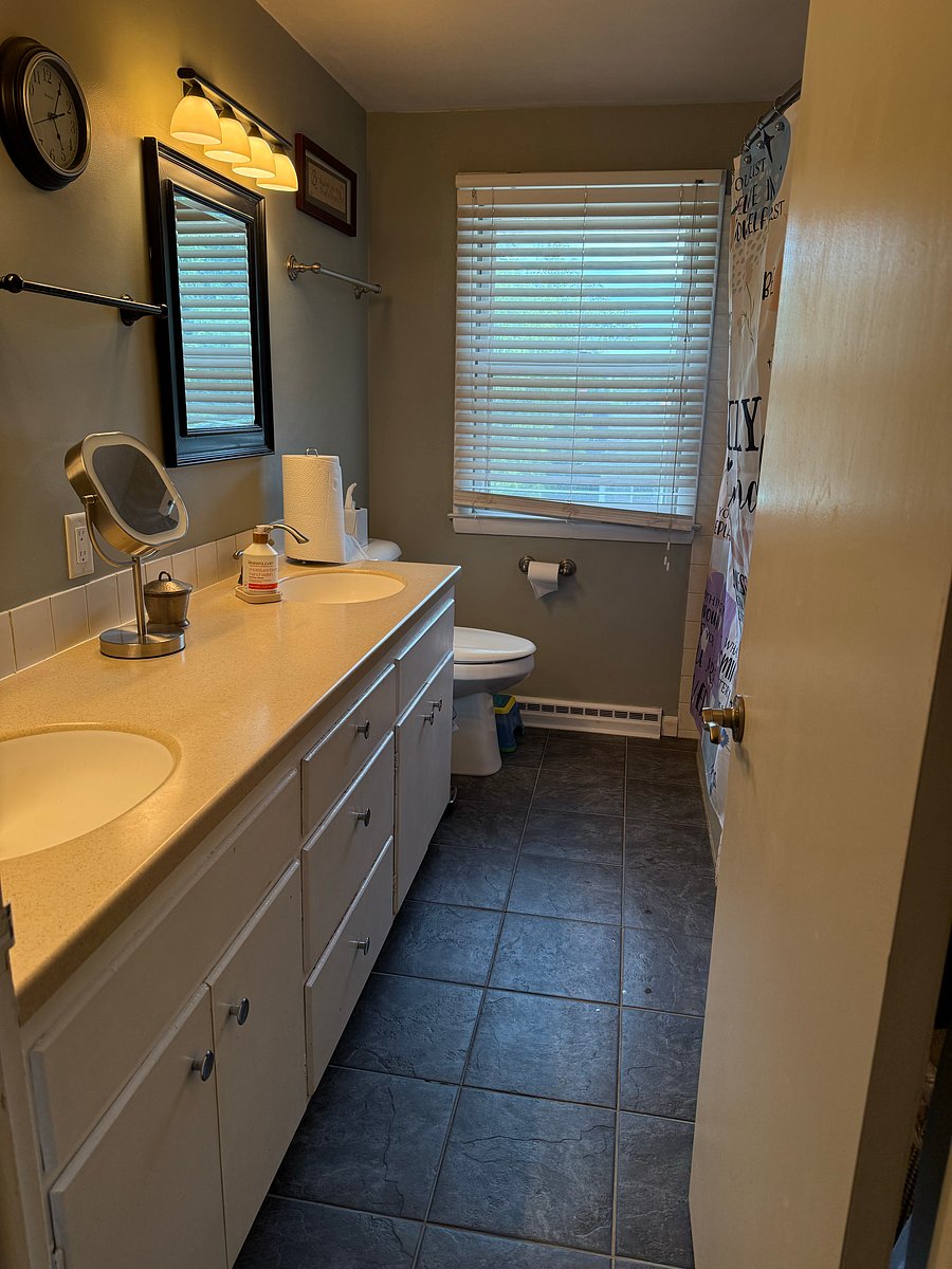 Upstairs shared bathroom with two sinks