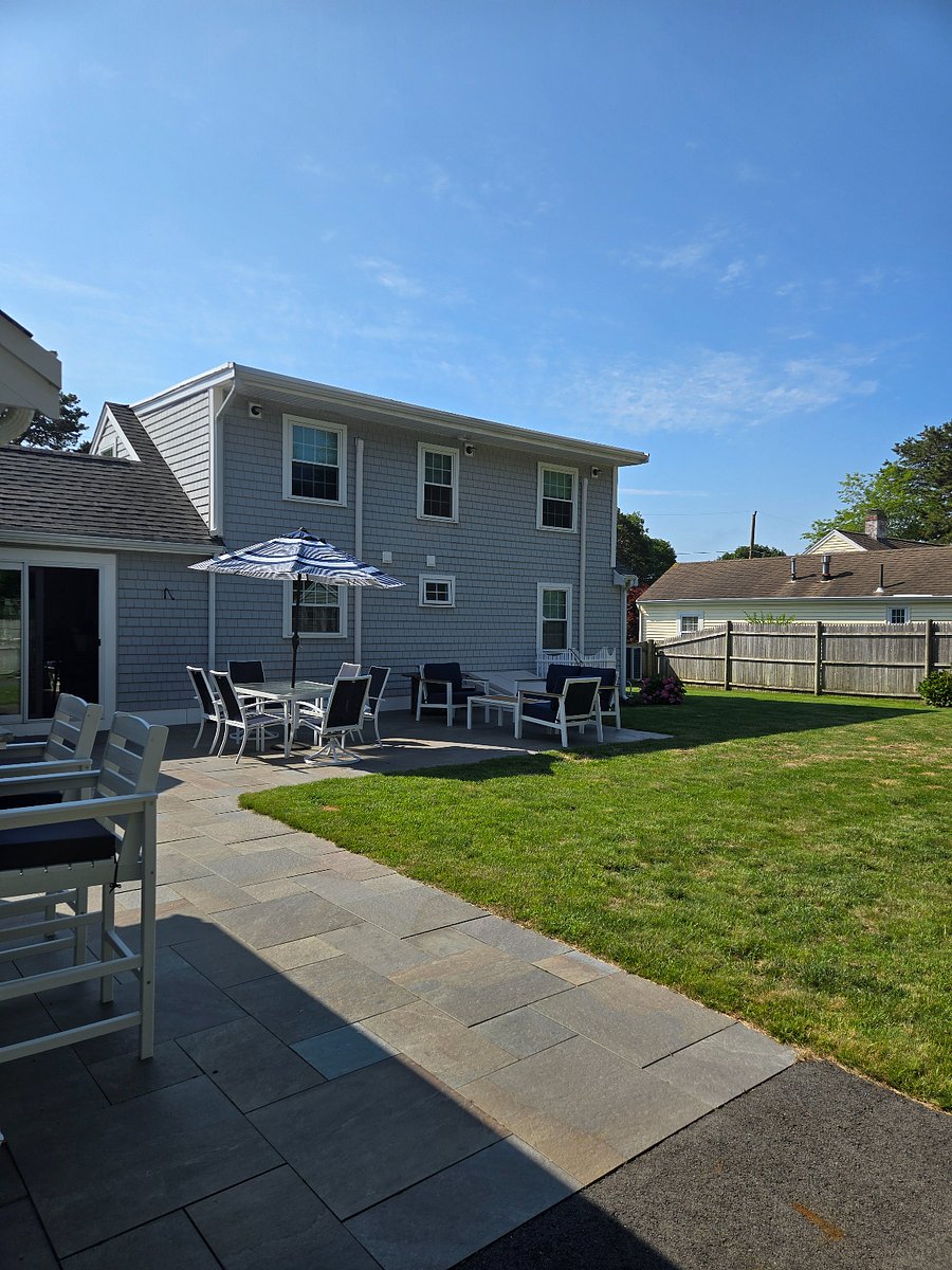 Patio Dining & Lounging