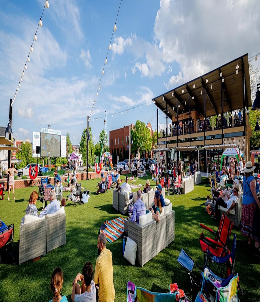 Downtown Duluth offers great dining, live music, seasonal events, and community activities less than a mile away.Less than 2 miles away from Chatahoochie
