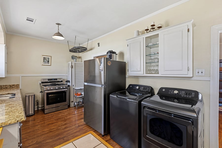 Kitchen/Washer and Dryer