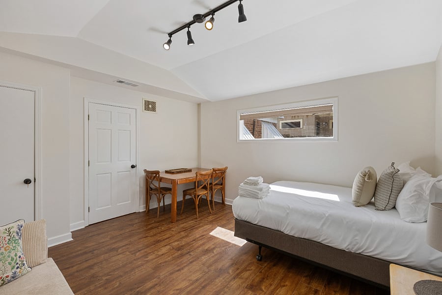 Bedroom 3 (Queen Bed)
