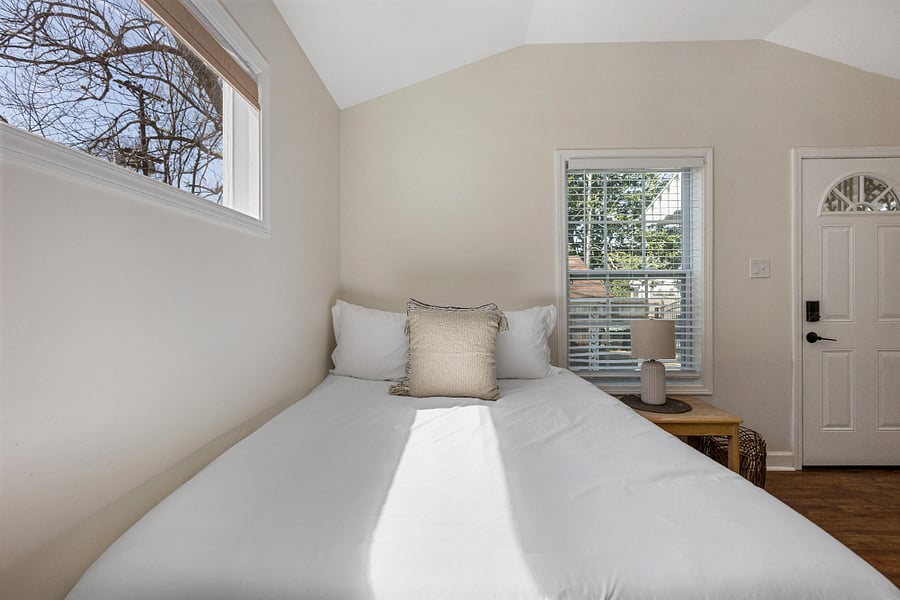 Bedroom 3 (Queen Bed)