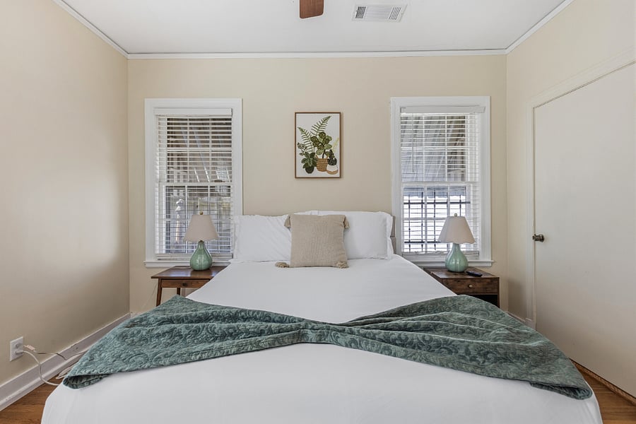 Master Bedroom (Queen Bed)