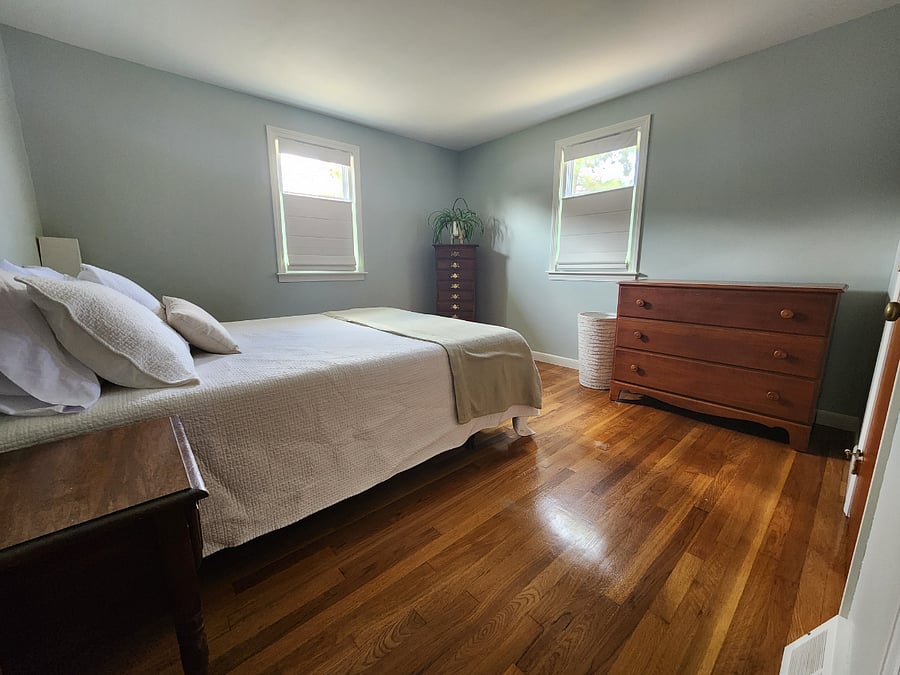 Bedroom 1 (Queen)