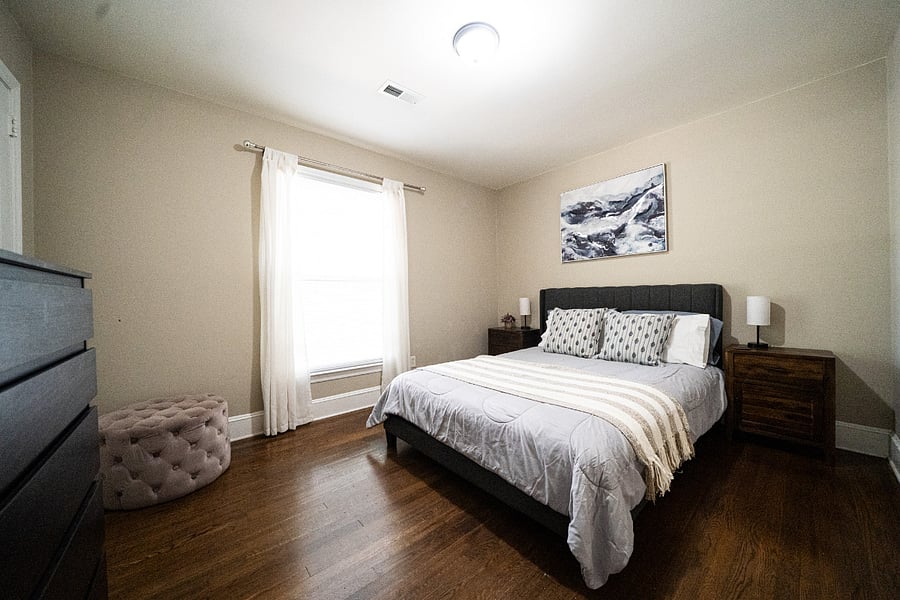 Quuen Bedroom main level.