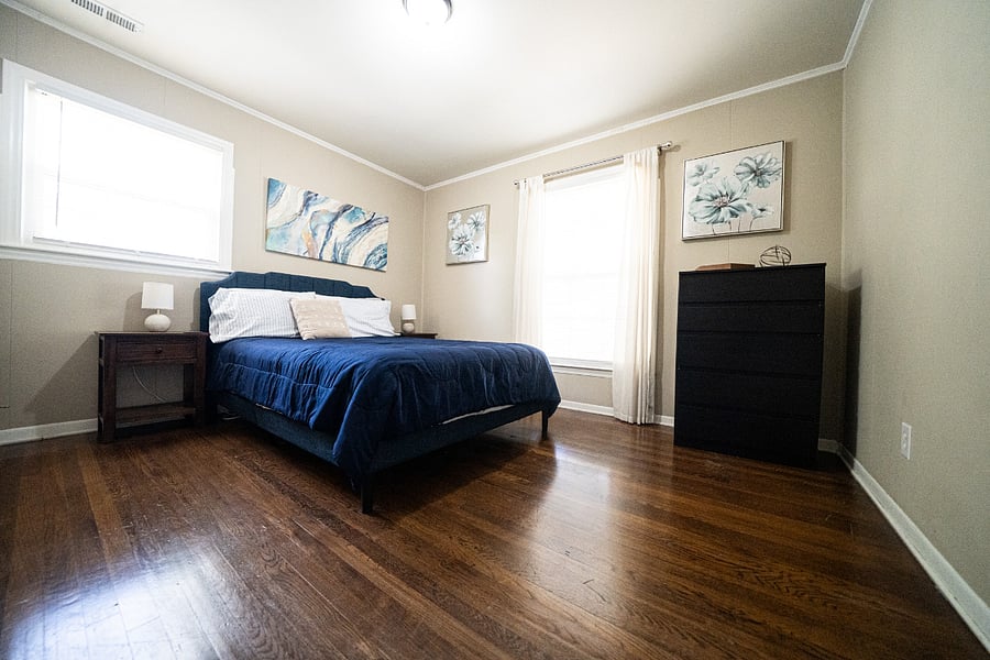 Queen Bedroom Main Level