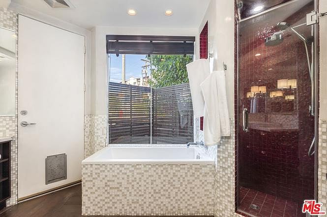 Furnished Finder property 1036385_1 photo 32