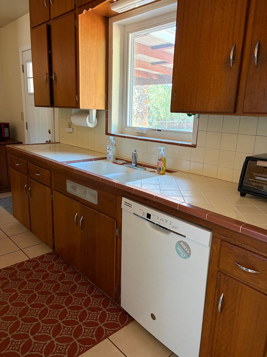 Fully stocked kitchen (including new coffee maker, tea pot, spices, baking pans, crock pot, utensils, and sharp knives)