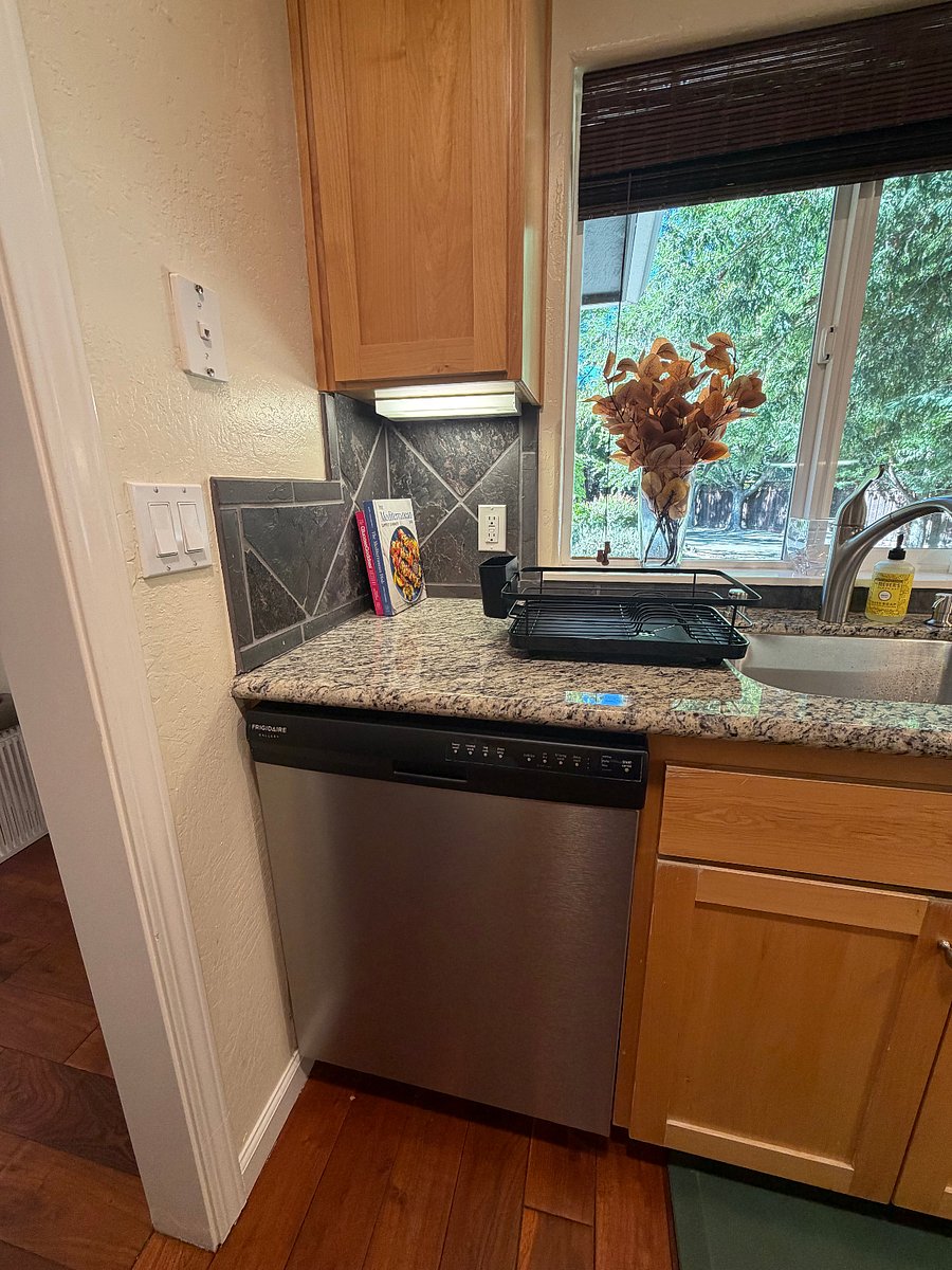 Furnished Finder property 1036605_1 photo 11