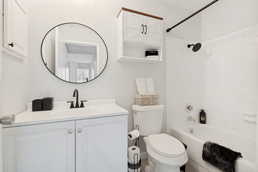 Full Bathroom