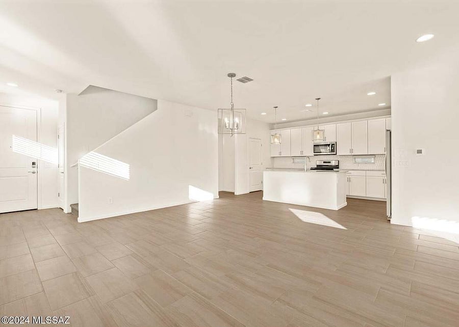 Furnished Finder property 1036663_1 photo 2