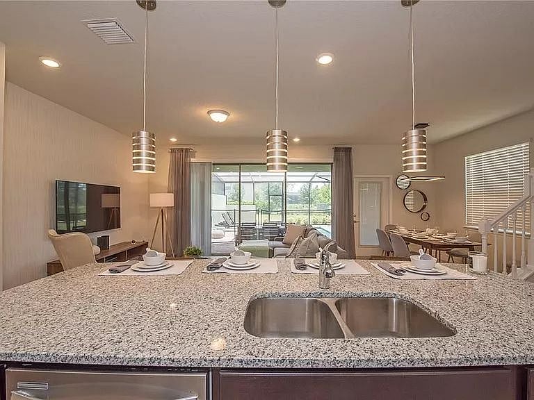 Furnished Finder property 1036746_1 photo 3