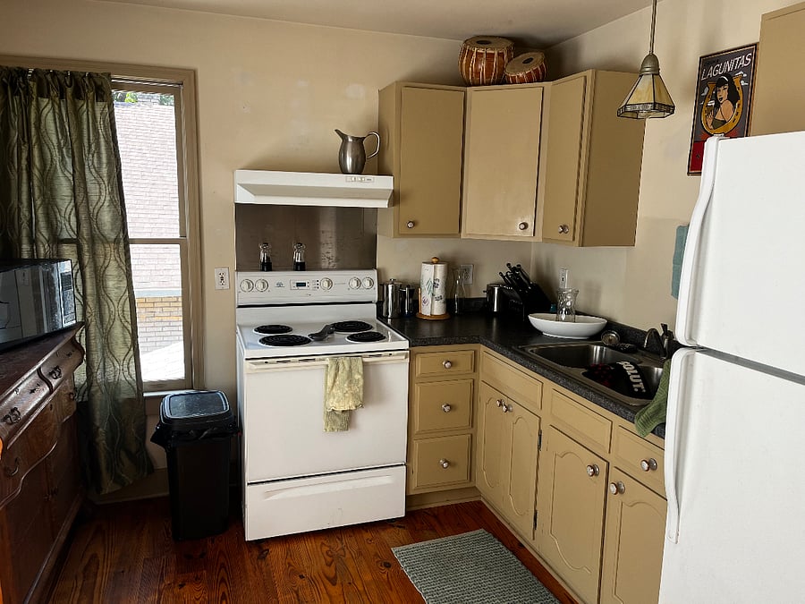 Fully stocked full kitchen- with everything you need. Microwave as well.