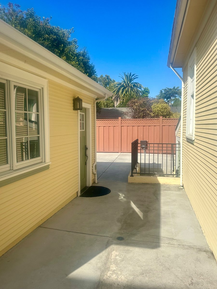 Furnished Finder property 1036921_1 photo 3
