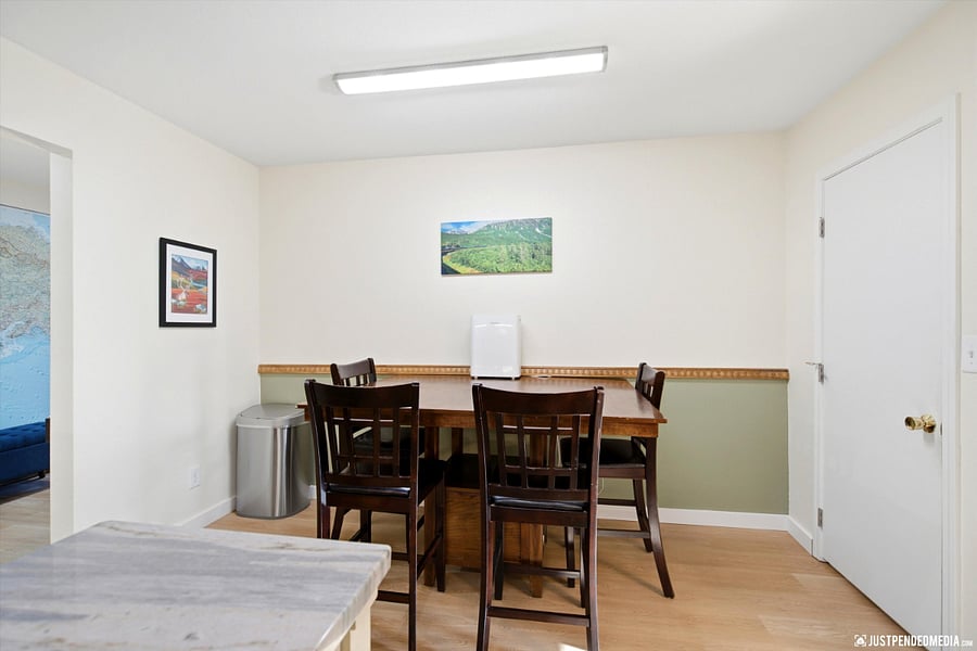 Breakfast nook in Kitchen