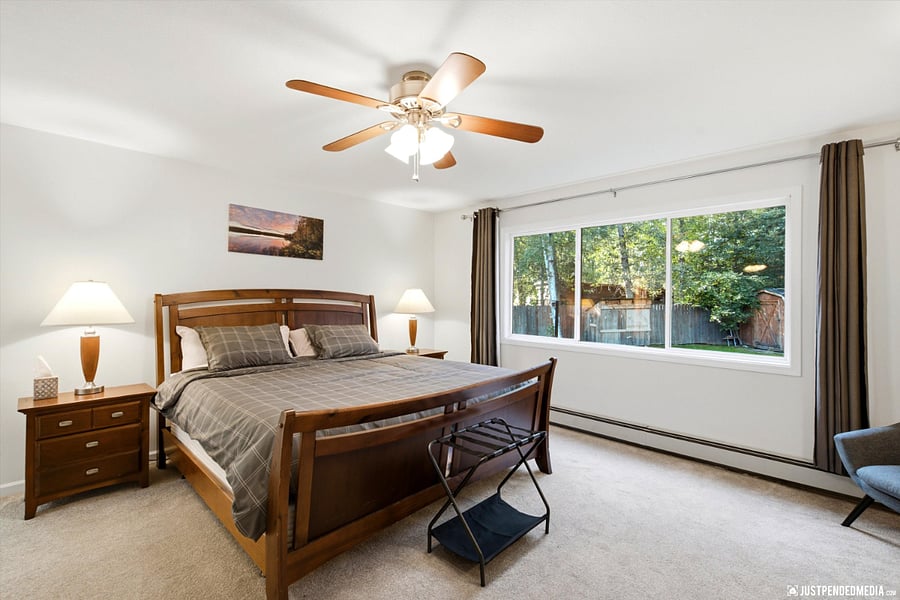 King bedroom 1 with on suite
