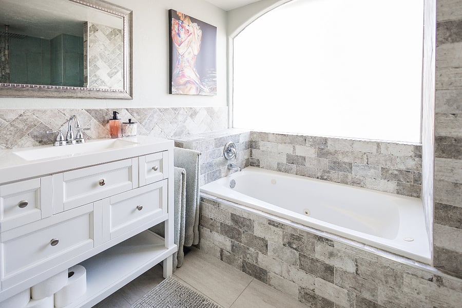 Ensuite bath in primary bedroom