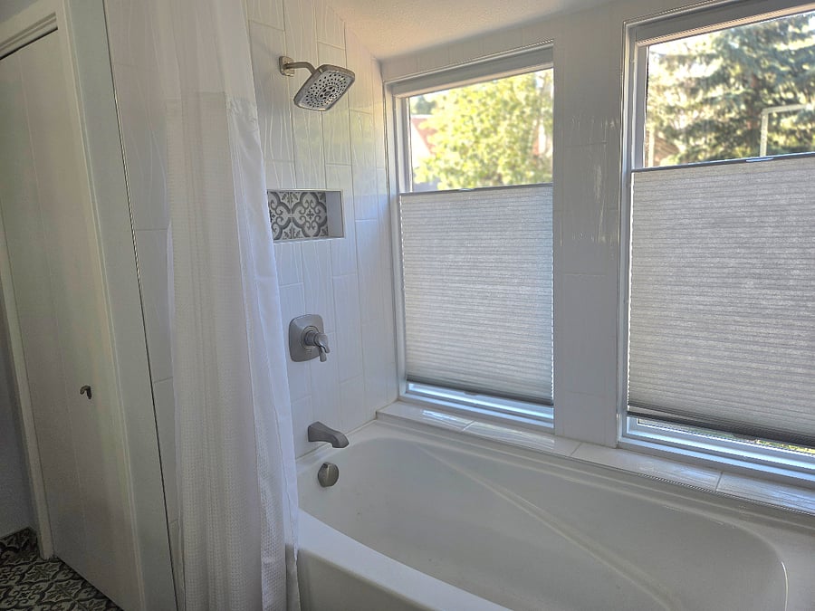 Primary tub/shower