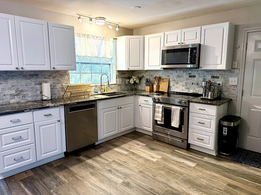 Full kitchen  stove, dishwasher, microwave