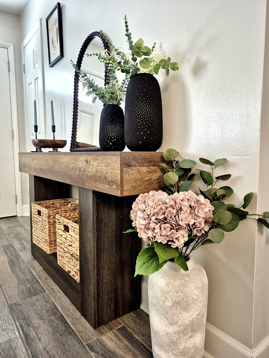 Entry with console and storage baskets