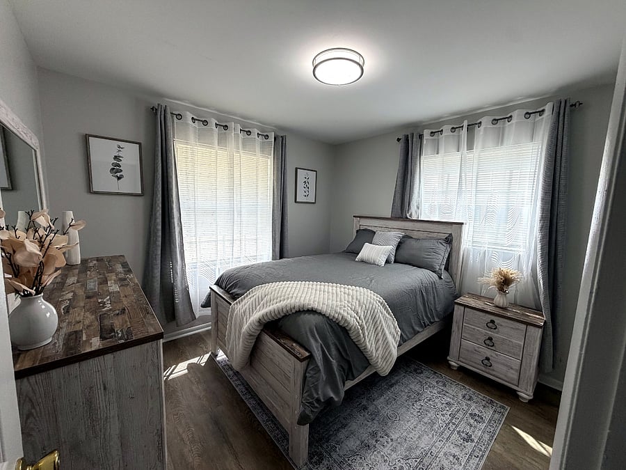 Guest bedroom  full bed