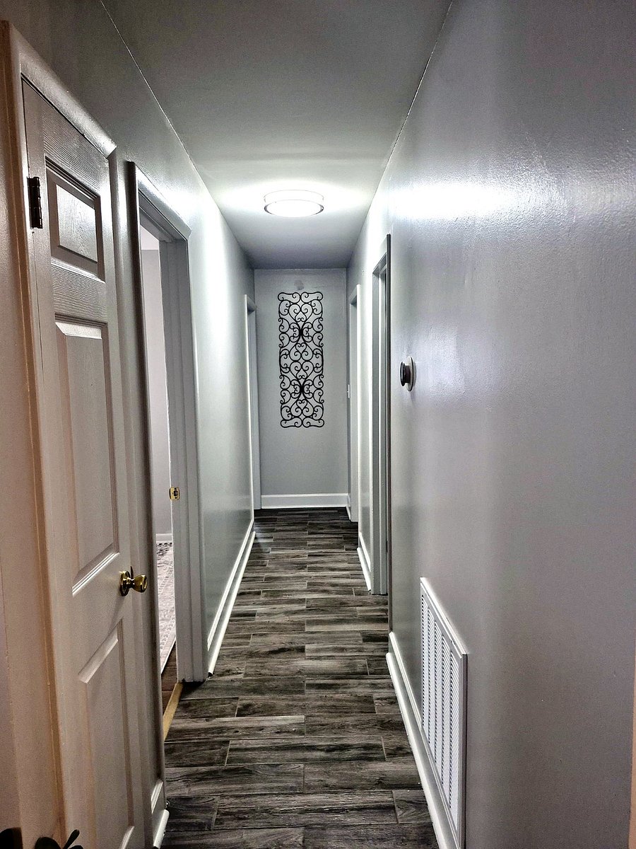 Hallway to the bedrooms