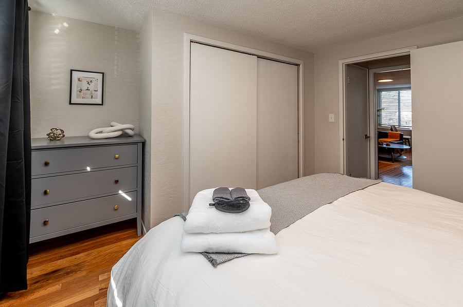 Sleep like a dream in this cozy and well-appointed bed