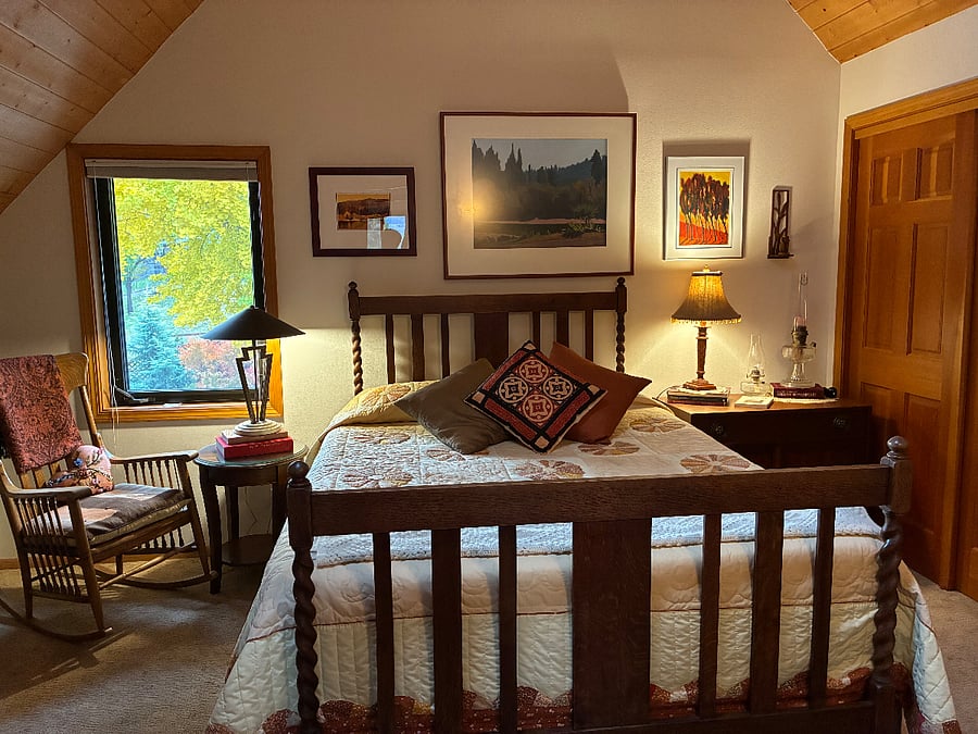 Upstairs bedroom.