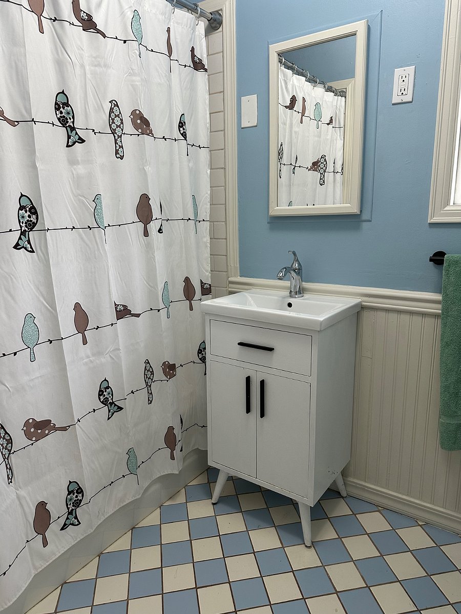 Full Bath with Tub/Shower