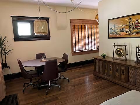Dining room
