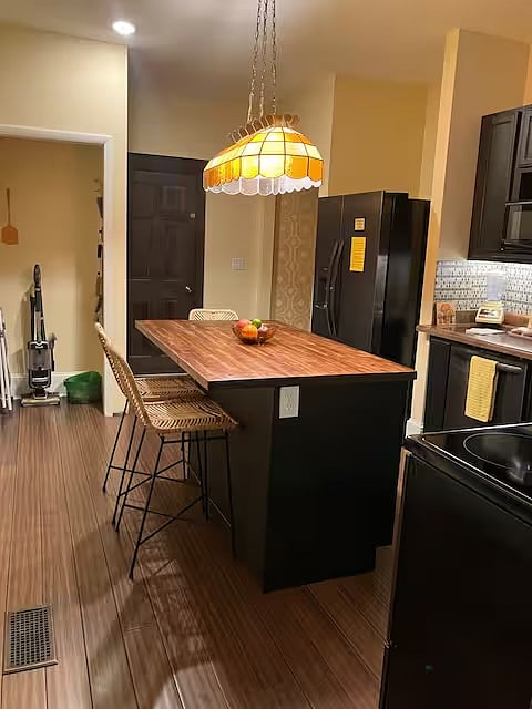 Kitchen-view from front hallway