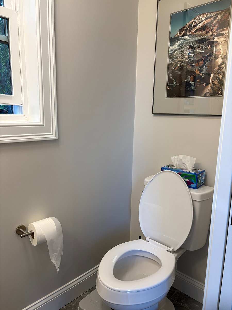 1/2 bath off the kitchen