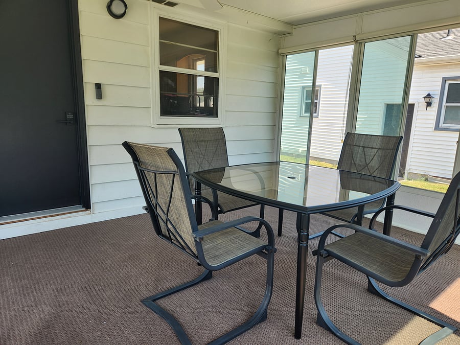 3 Seasons Room with dining table and chairs