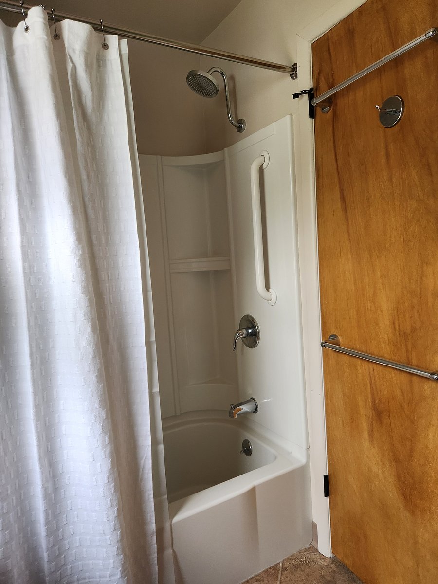 Main Floor Full Bath